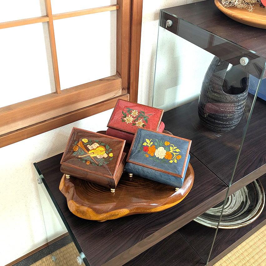 オルゴール ジュエリー ケース 象嵌 ピンク アンティーク調 宝石箱