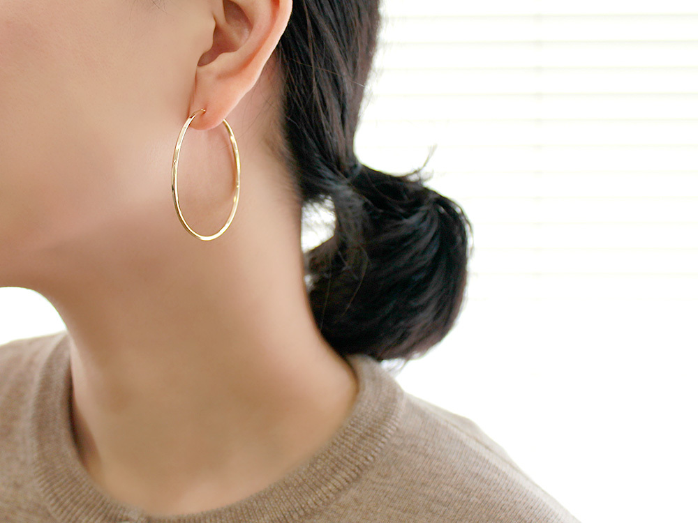 ピアス 18K Nejiri フープ 45 ひかり。地金 18Kピアス レディース 18金