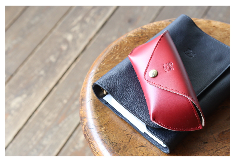 IL BISONTE（イルビゾンテ） メガネケース レザーフラップ眼鏡ケース