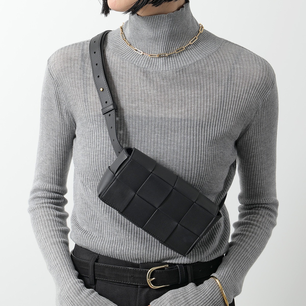 BOTTEGA VENETA（ボッテガ・ヴェネタ） ボディバッグ カセット 668572