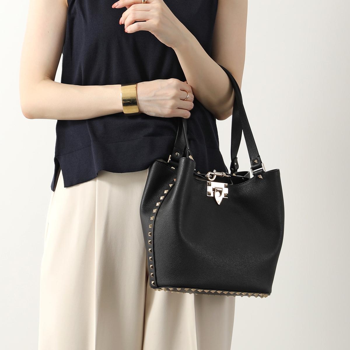 VALENTINO（ヴァレンティノ） トートバッグ 4W2B0N07TAG レディース