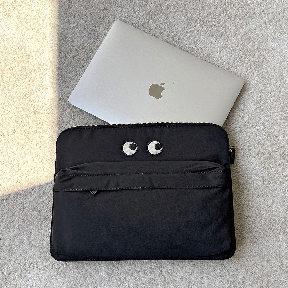 ANYA HINDMARCH（アニヤ・ハインドマーチ） クラッチバッグ Tech Case