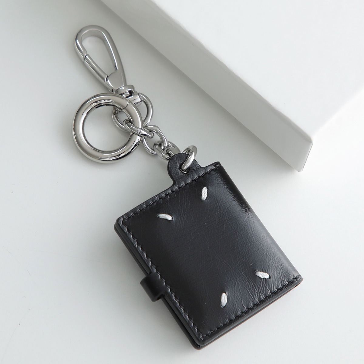 Maison Margiela（メゾンマルジェラ） IDフォトホルダーチャーム