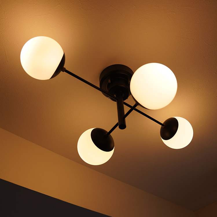 爆買 セール対象／ シーリングライト 4灯 ガラスシェード 天井照明