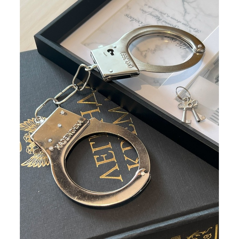 手錠 おもちゃ コスプレ 通販 仮装 手枷 小物 おもちゃ手錠 演劇 芝居