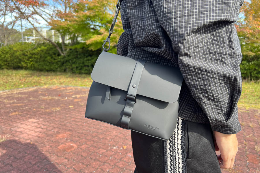 ガストンルーガのクロスボディバッグ『Spläsh Crossbody Bag Black