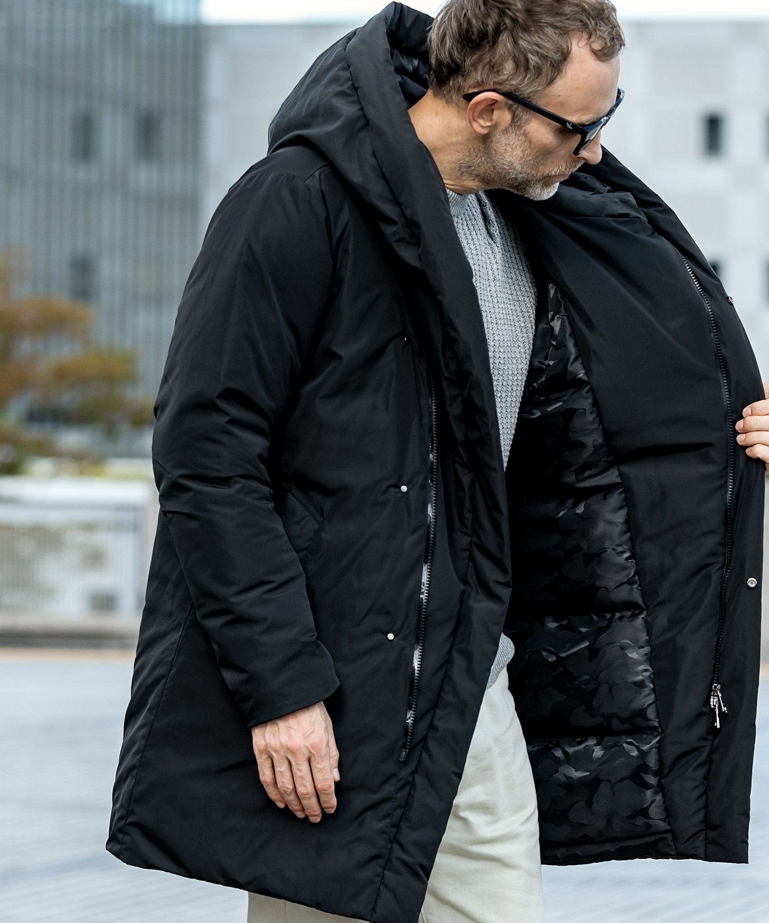 AKM Contemporary(エイケイエムコンテンポラリー)ダウンラップコート