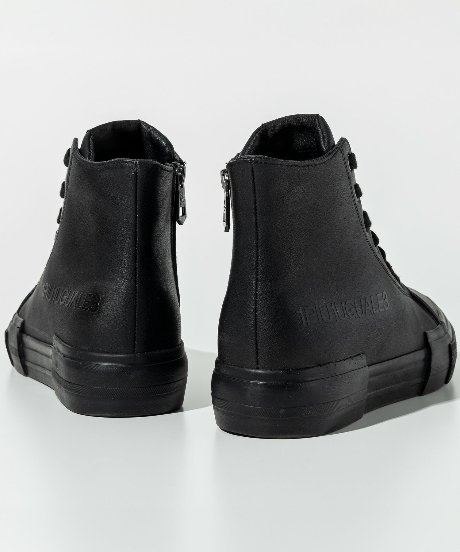 1PIU1UGUALE3 RELAX(ウノピゥウノウグァーレトレ リラックス)サイド