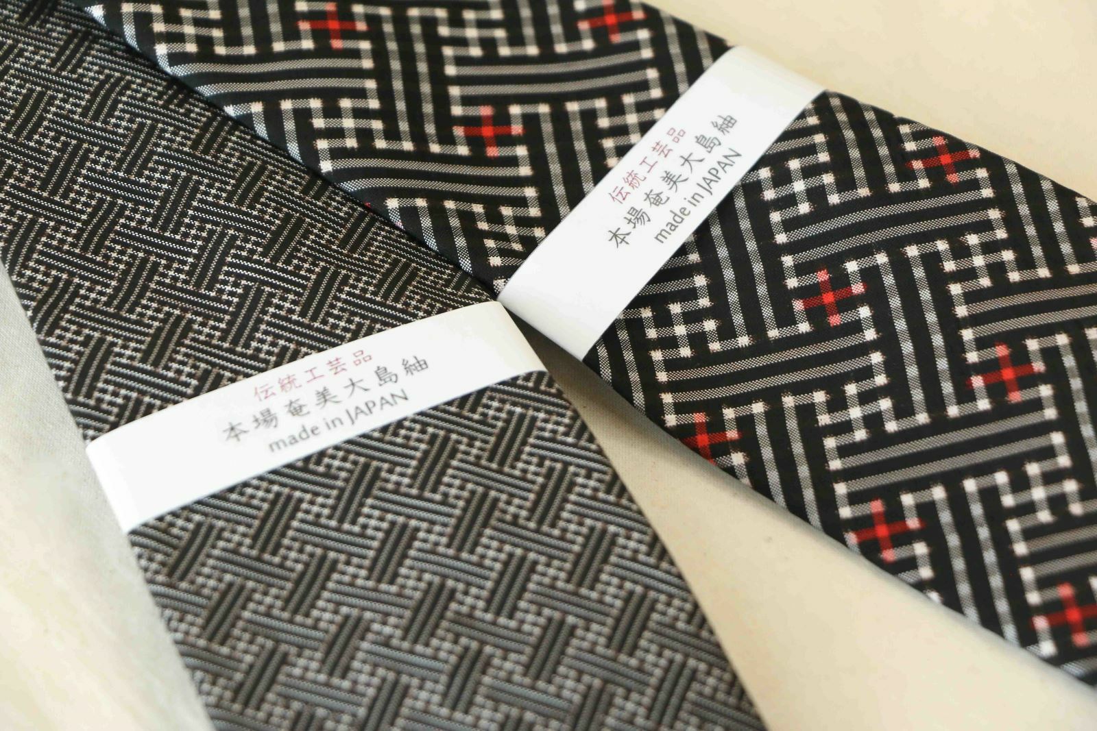 送料無料】興紬 大島紬ネクタイ 伝統柄（秋名バラ） | 奄美産直いっちば