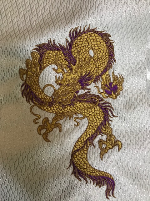 細かい刺繍だってなんのその！高級感あふれる、龍刺繍！ – 【刺繍屋