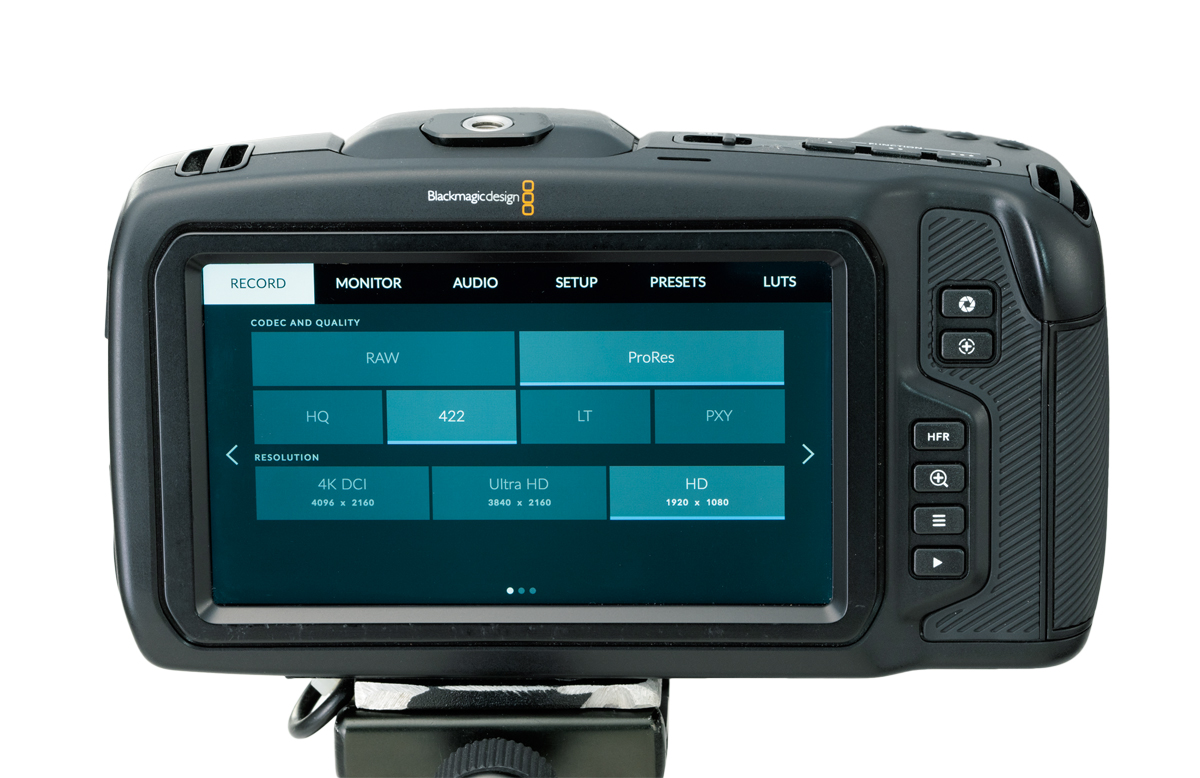 形はミラーレス一眼、中身はシネマカメラ、BMPCC4K（Blackmagic Pocket