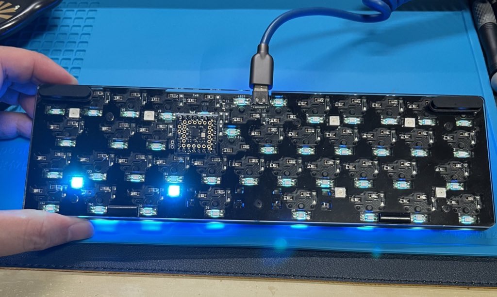 自作キーボードキット、Kaineko42Rを組み立てる - SIDACONFIG.COM