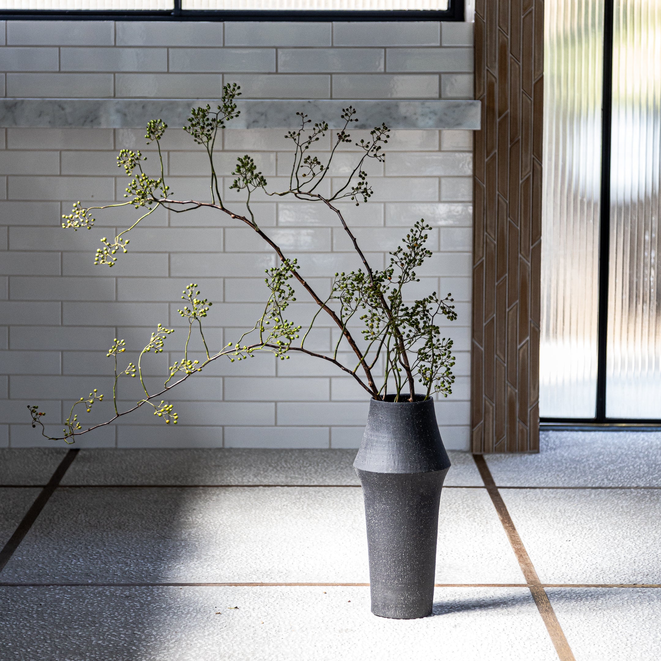 SHIRAKABA｜シルエットと陰影が美しい枝もの花器