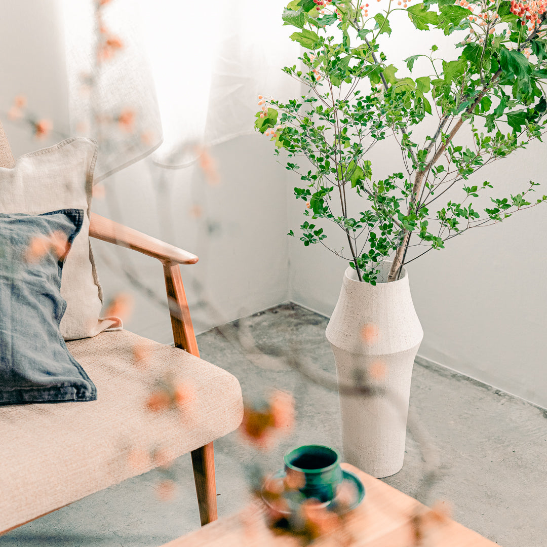 SHIRAKABA｜シルエットと陰影が美しい枝もの花器