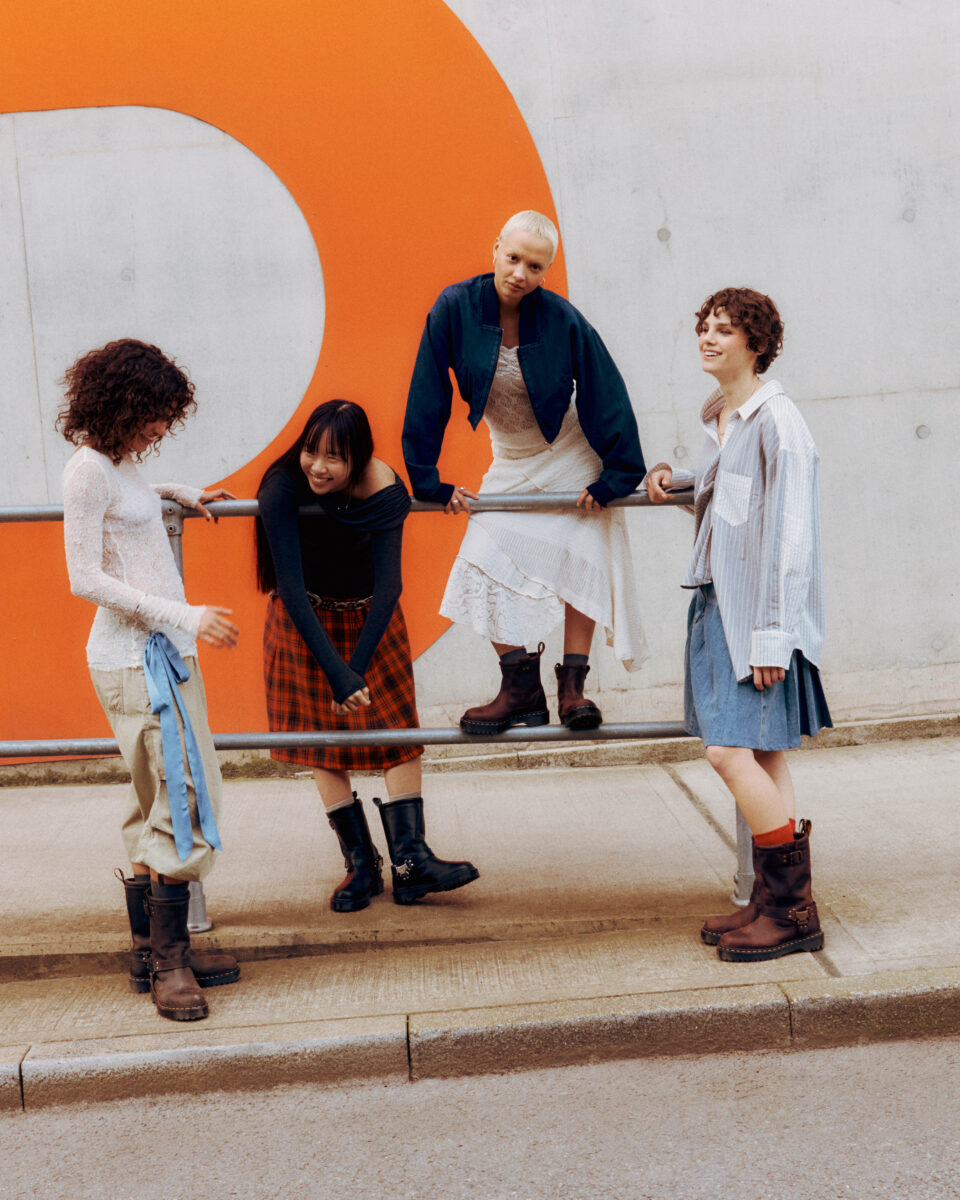 ドクターマーチンから新作のバイカーブーツ「ANISTONE (アニストン