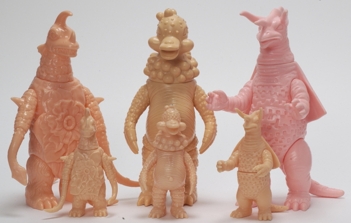 ブルマァクの幻の金型よりミドルサイズ「コスモリキッド」も「ピンク