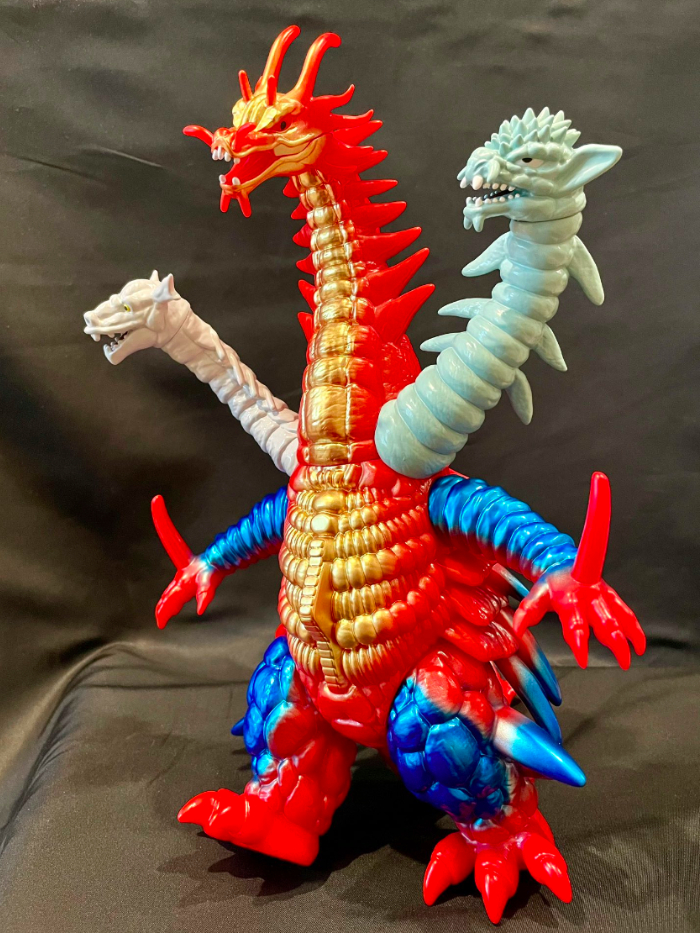 Y・MSF最新作は『ウルトラマン80』から「三つ首怪獣ファイヤードラコ