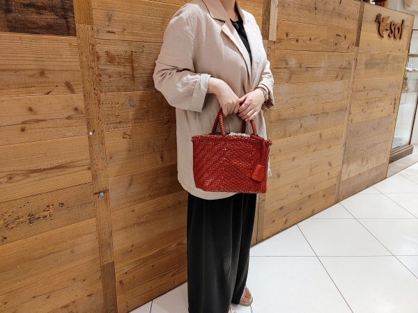 今の季節に持ちたい！レザーメッシュトート。 | sot（ソット）公式