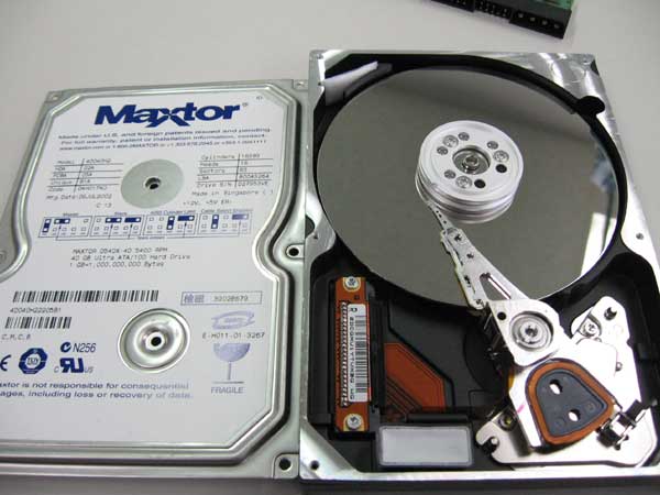 Maxtor D540X-4D 40GB 4D040H22205B1 ハードディスク HDD 分解 解体 写真