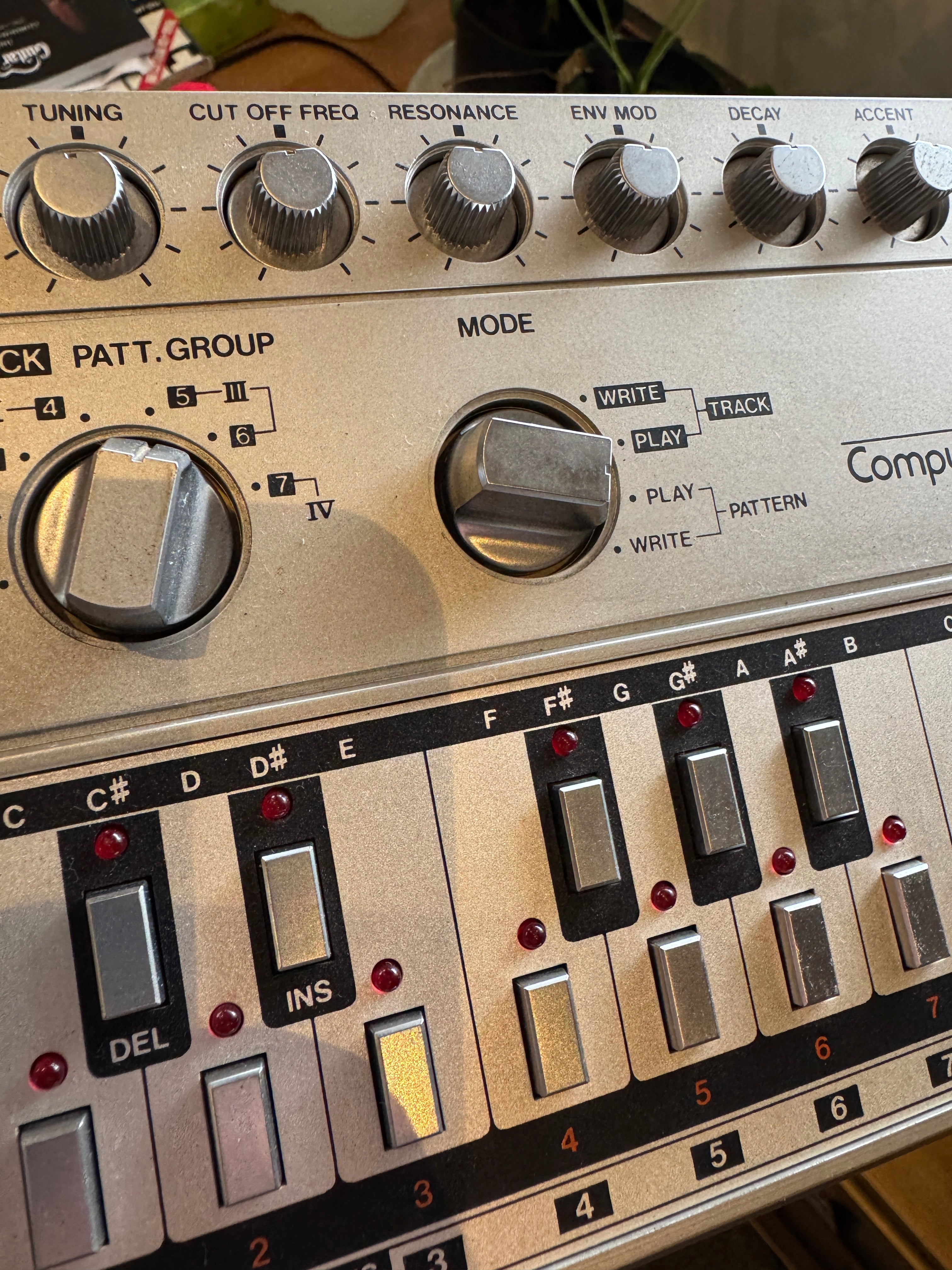 Roland TB-303 Bass Line (SN 163700) FOR SALE – Soundgas