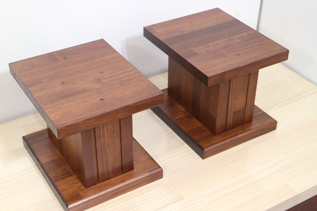 卓上用スピーカースタンド B-W200-D240-PS 幅200奥行240高さ200ミリ