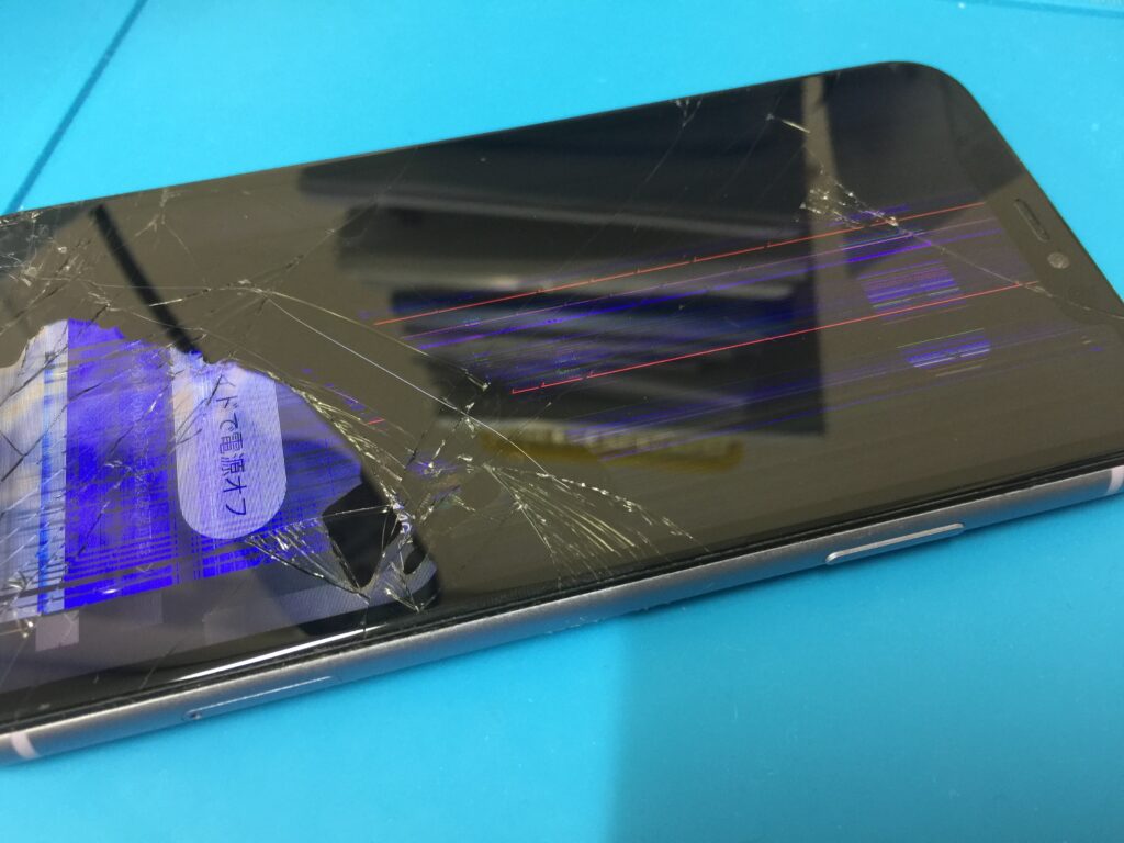 画面が割れて液晶がメチャクチャな表示になってタッチ操作も誤作動して