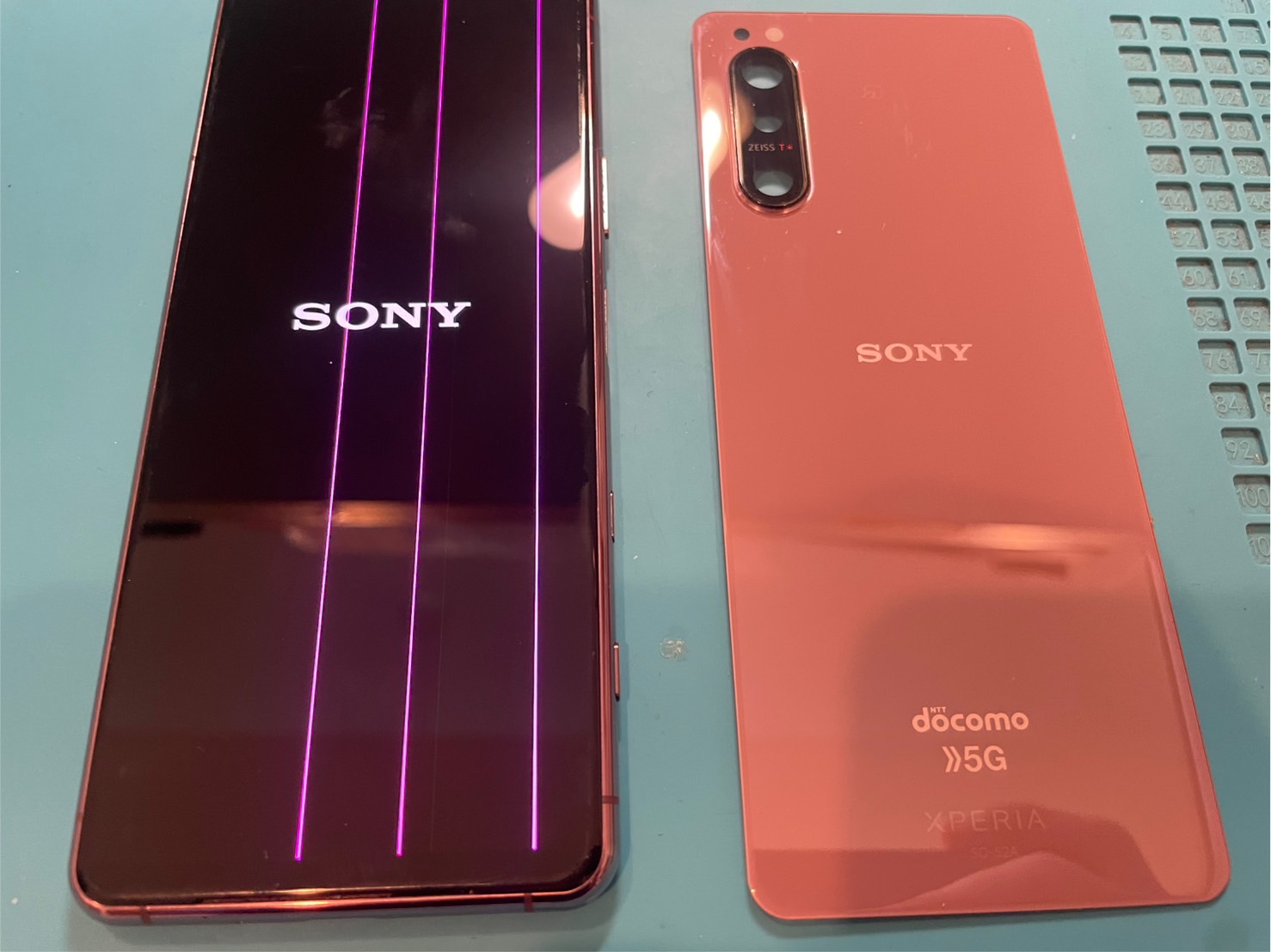 XPERIA5Ⅱ液晶に縦線が入る症状の修理【スマホ修理所沢】 | iPhone
