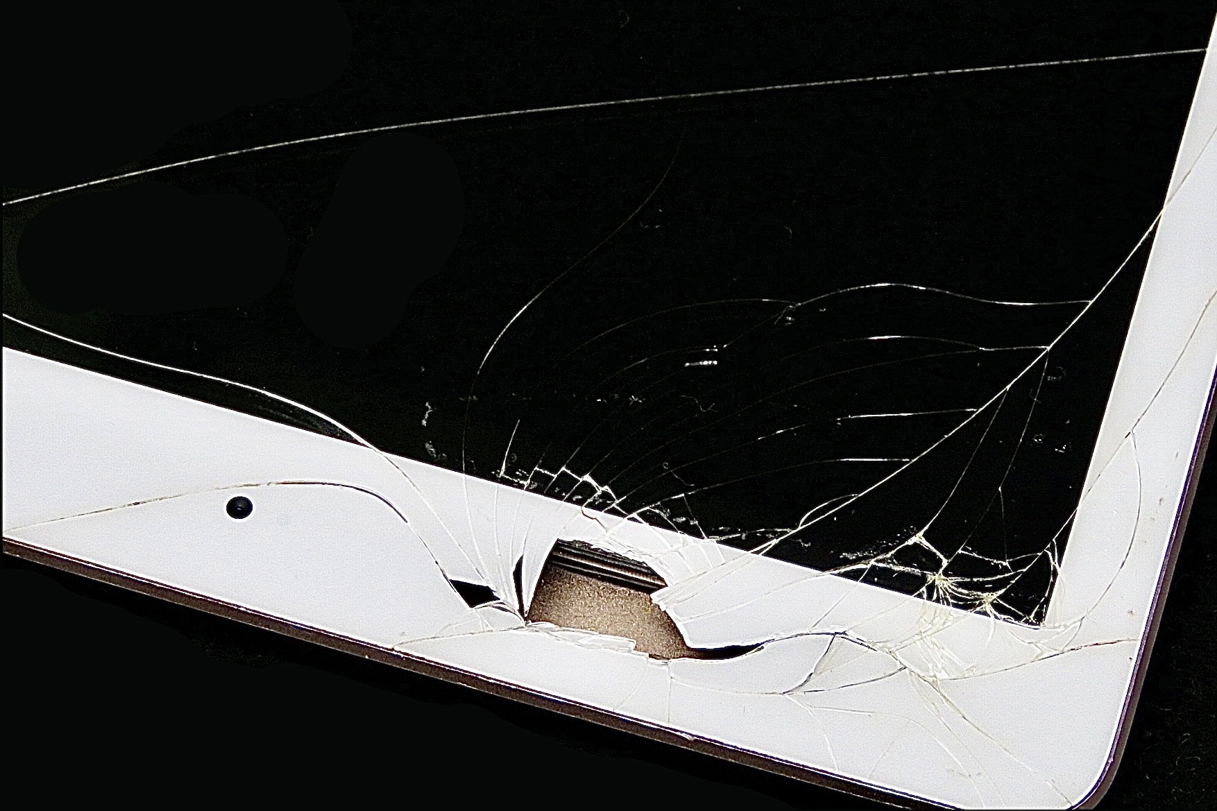 iPadの画面が割れたときの修理方法を解説！料金や時間も紹介 | スマホ