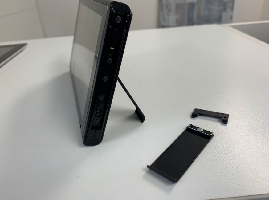 Nintendo Switch本体を立てるスタンドが折れた！作業時間30分で元通り