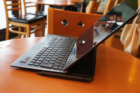 これが次世代ノートPCのスタンダード――SONY「VAIO Duo 13」レビュー