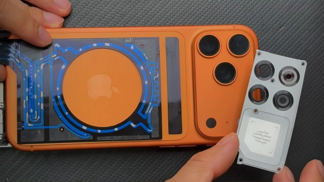 朗報】iPhone 17 Pro Maxを「水冷」化する猛者、現る。その効果は