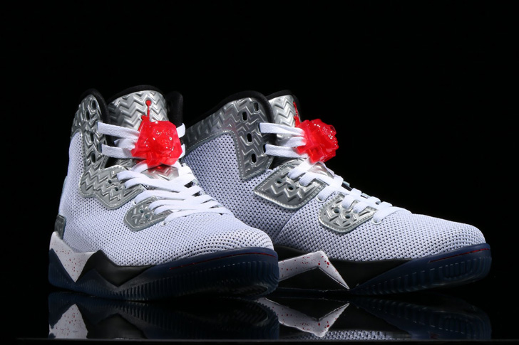 ナイキは、ジョーダンブランドからAIR JORDAN SPIKE FORTYの新色を発売