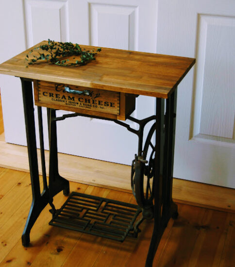 もらったミシン脚をテーブルにリメイク！引き出しも付けたよ - スプンク