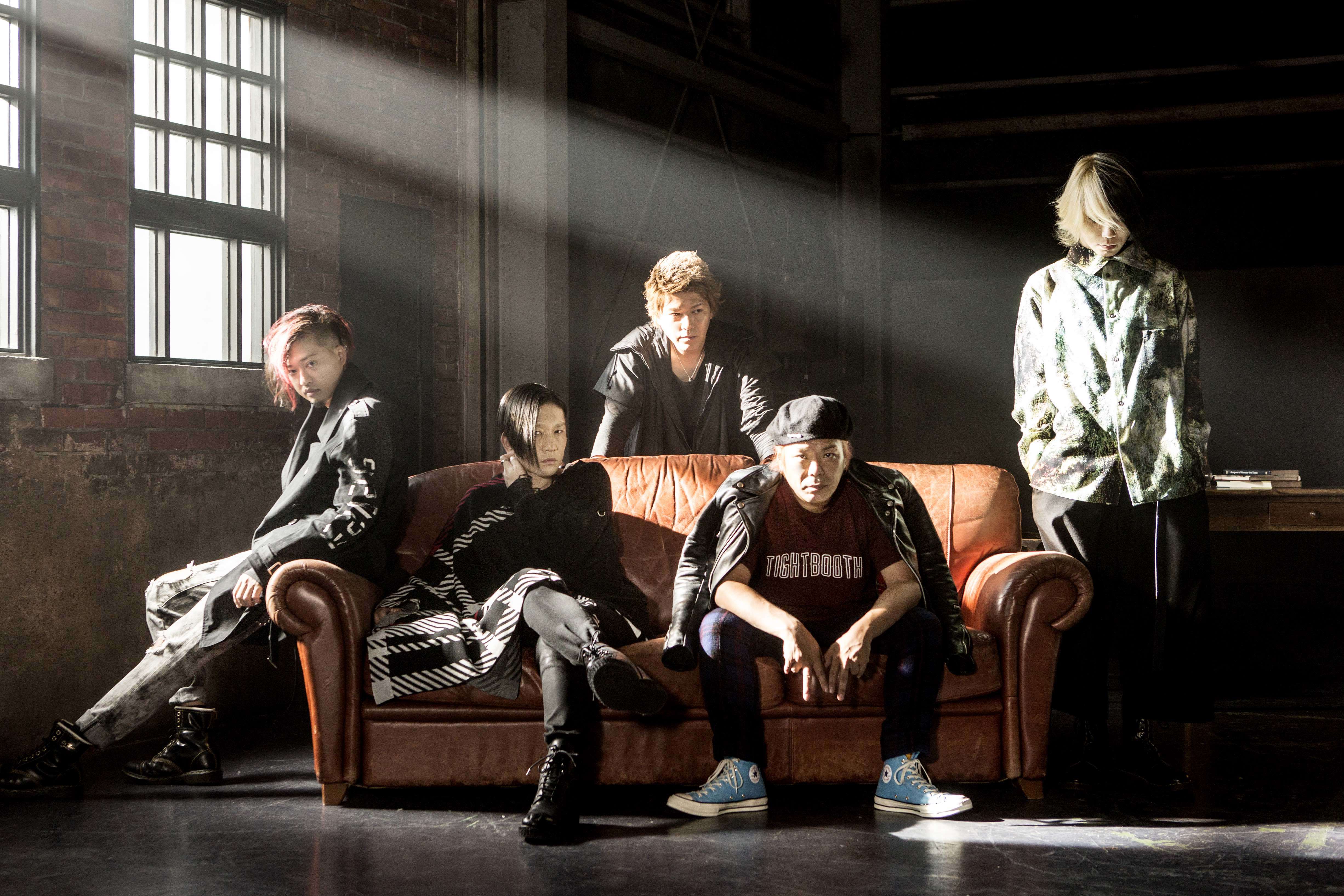 ROTTENGRAFFTY、スーツ姿で披露した貴重なライブ映像を公開 新作の初回