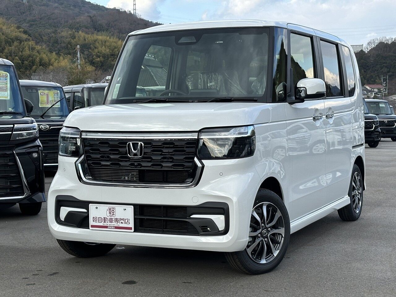 N-BOX CUSTOM CUSTOM プラチナホワイト・パールの在庫情報 - 東広島で