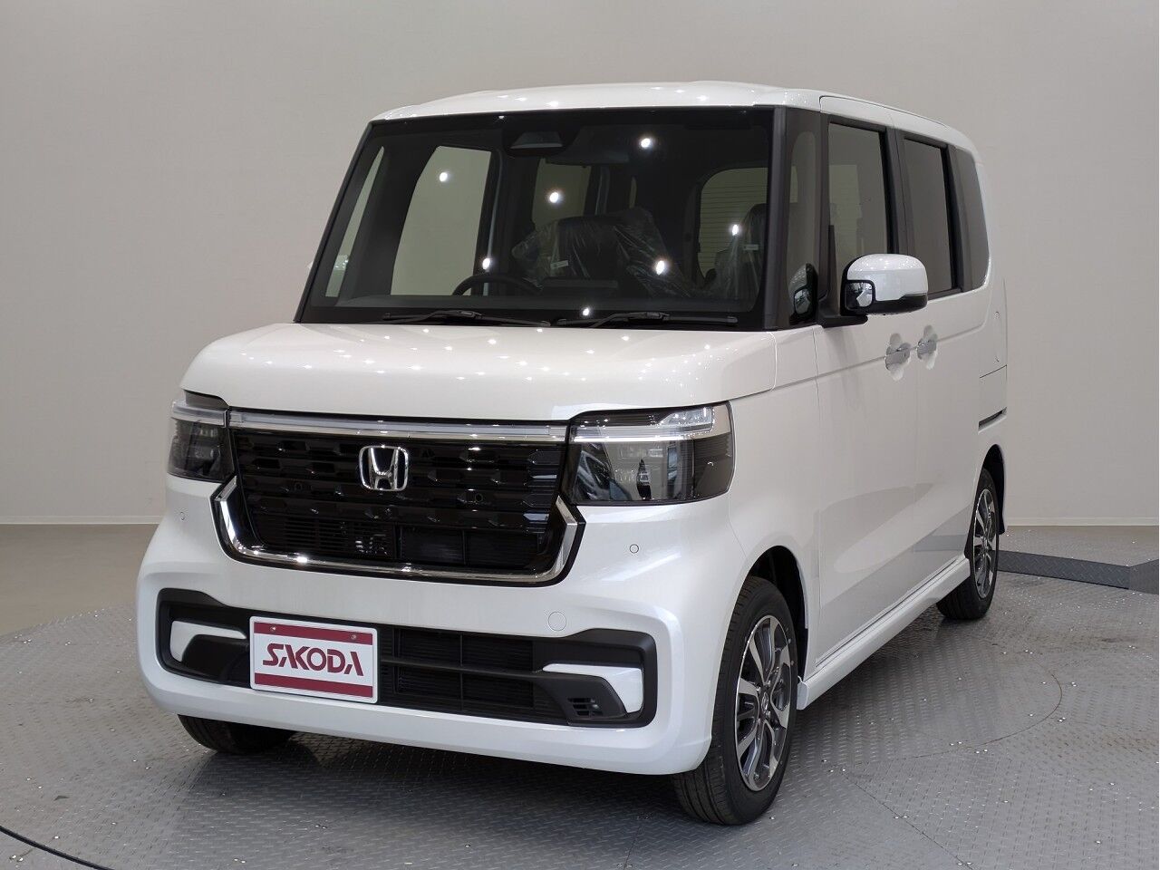 N-BOX CUSTOM プラチナホワイト・パールの在庫情報 | サコダ車輌グループ