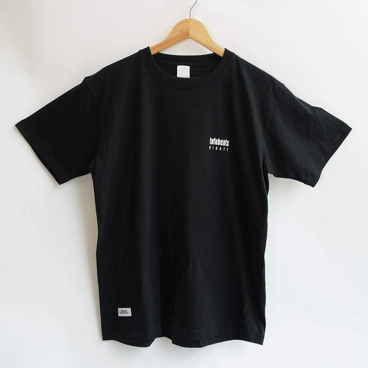 tofubeats LOGO Tshirt black – ワーナーミュージック・ストア
