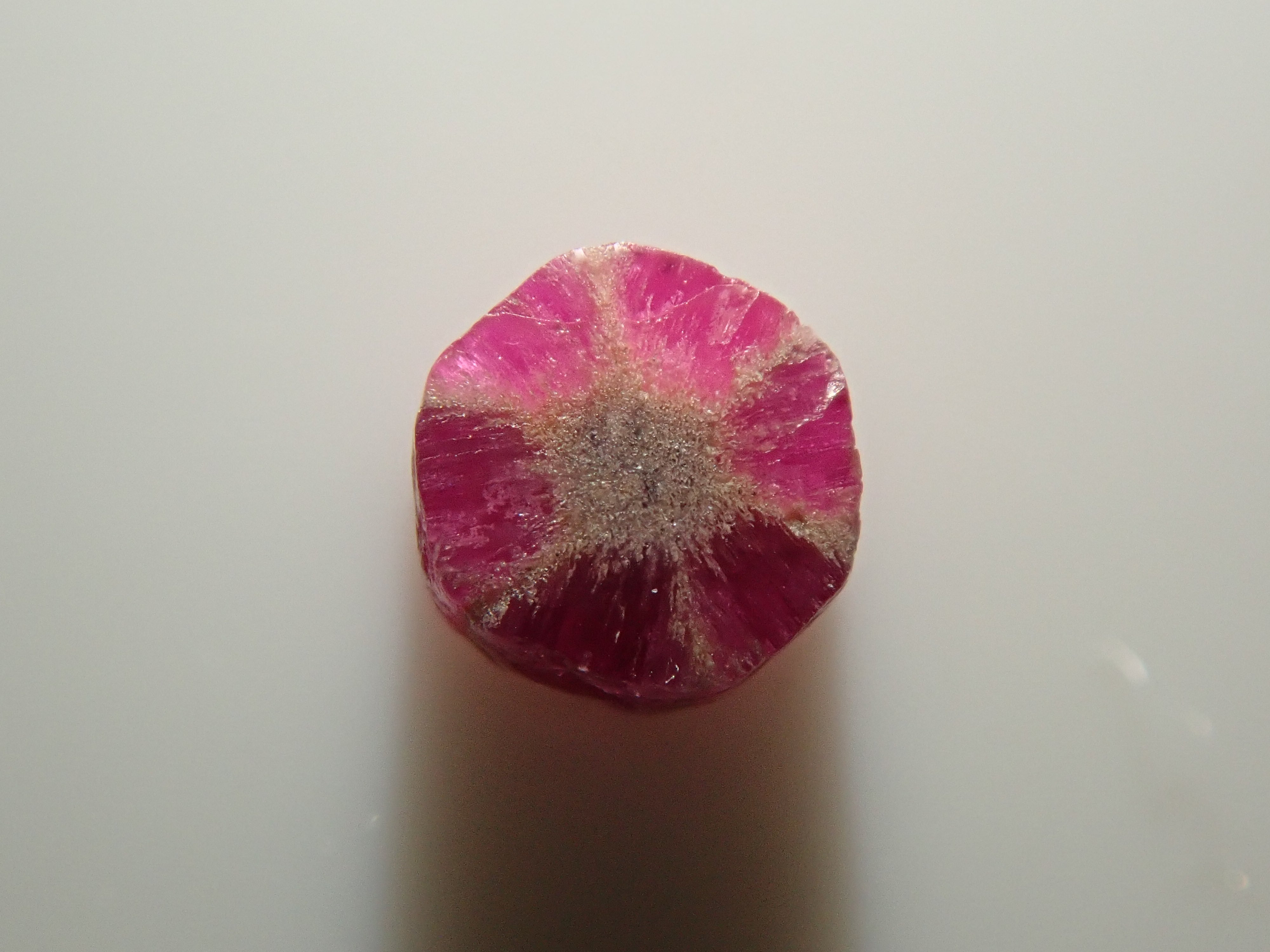 ミャンマー産トラピッチェルビー 0.125ctルース