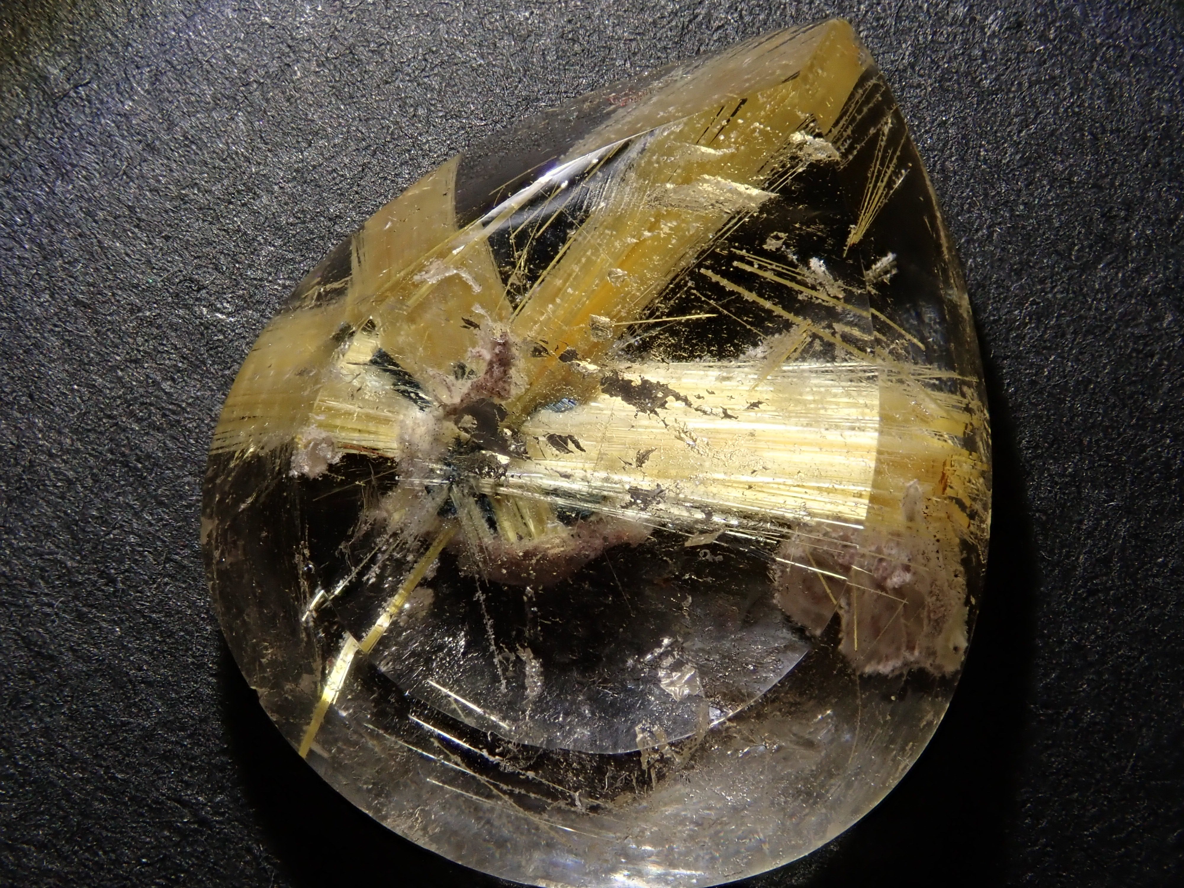 ルチルクォーツ（ルチルレイテッドクォーツ）9.721ctルース（太陽