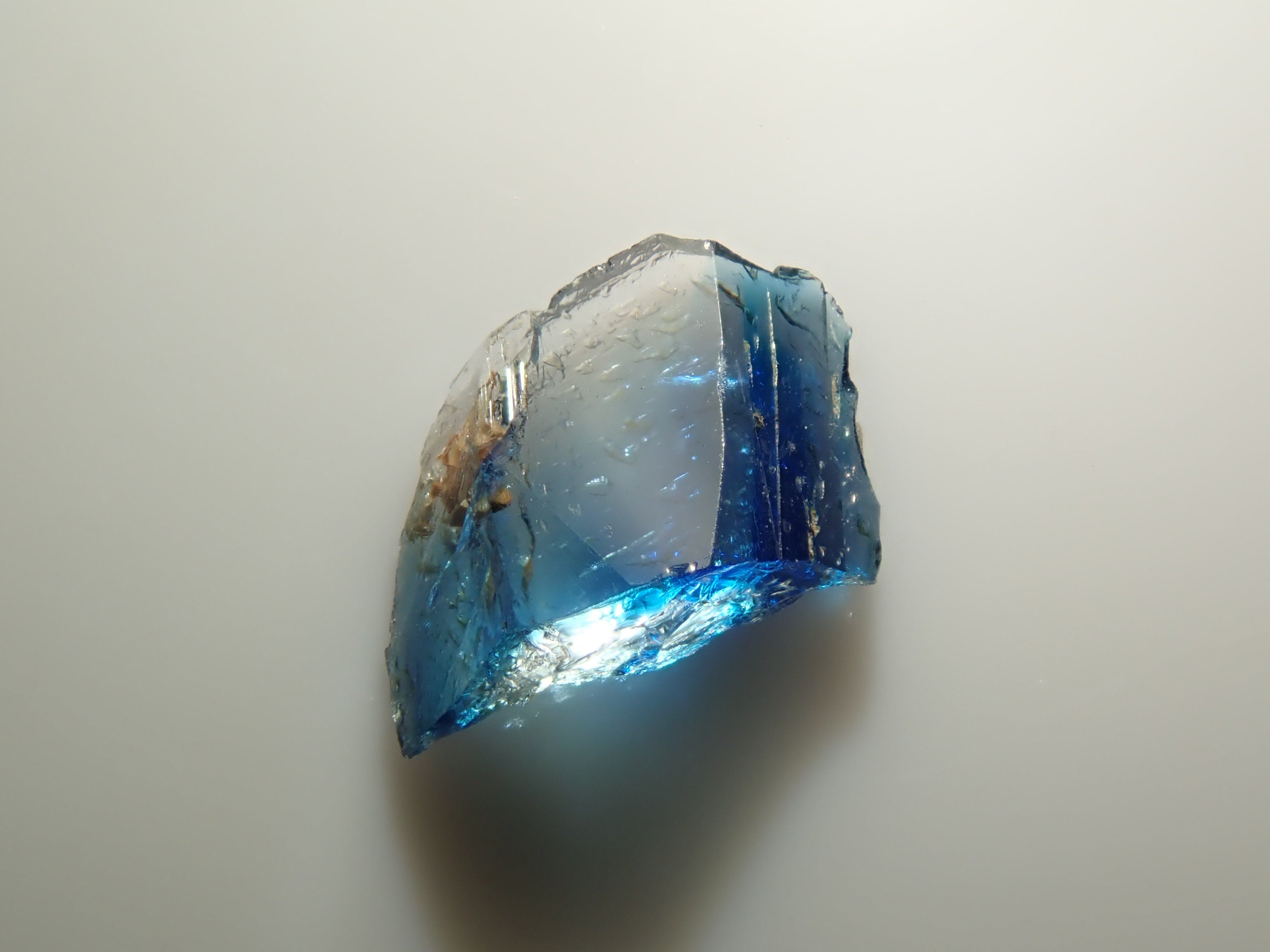 ジンバブエ産バイカラーユークレース 0.165ct原石