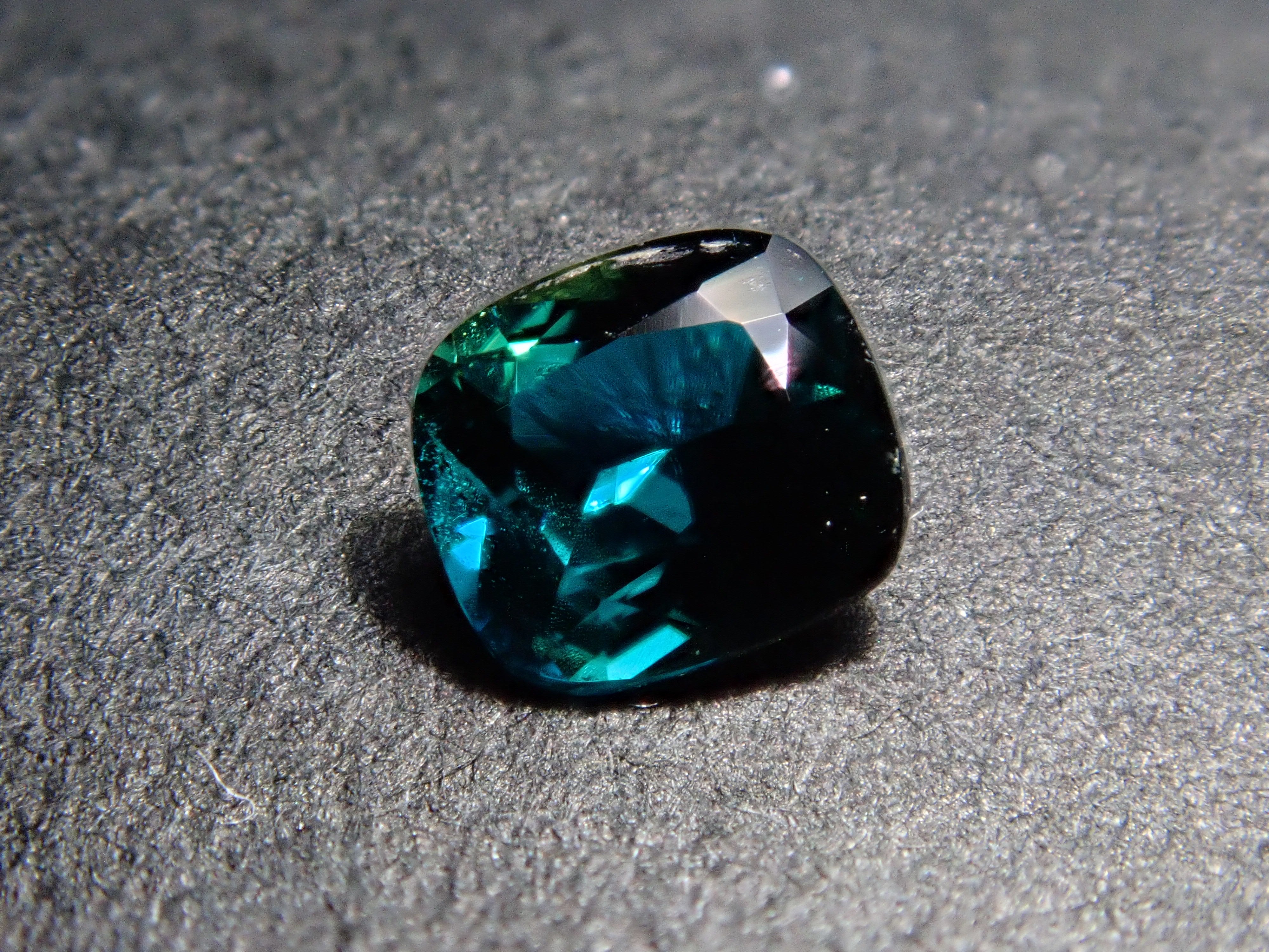 12561770掲載】ラズライト（天藍石） 0.171ctルース