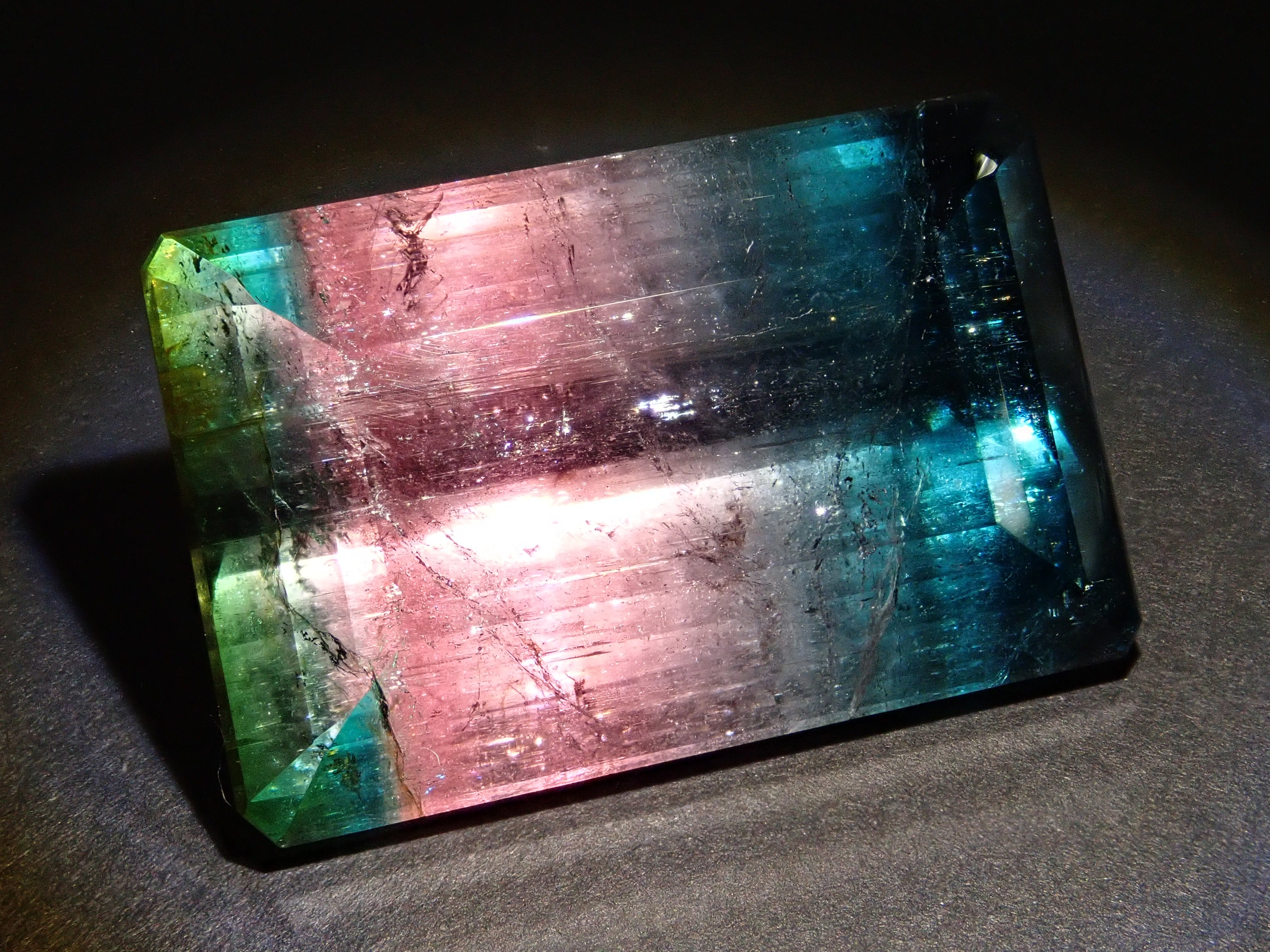 パーティカラートルマリン 40.970ctルース（4色）