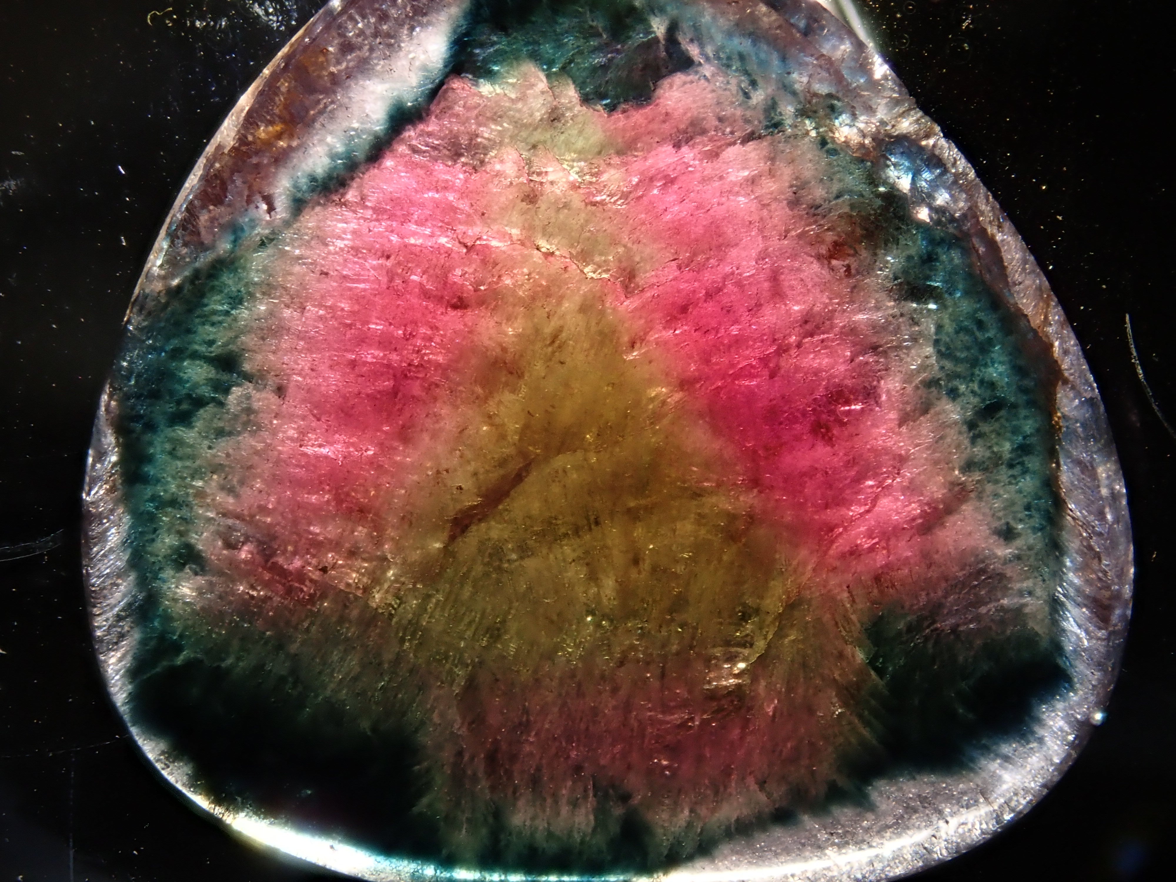 ブラジル産ウォーターメロントルマリン 14.780ctルース （バイアカラー