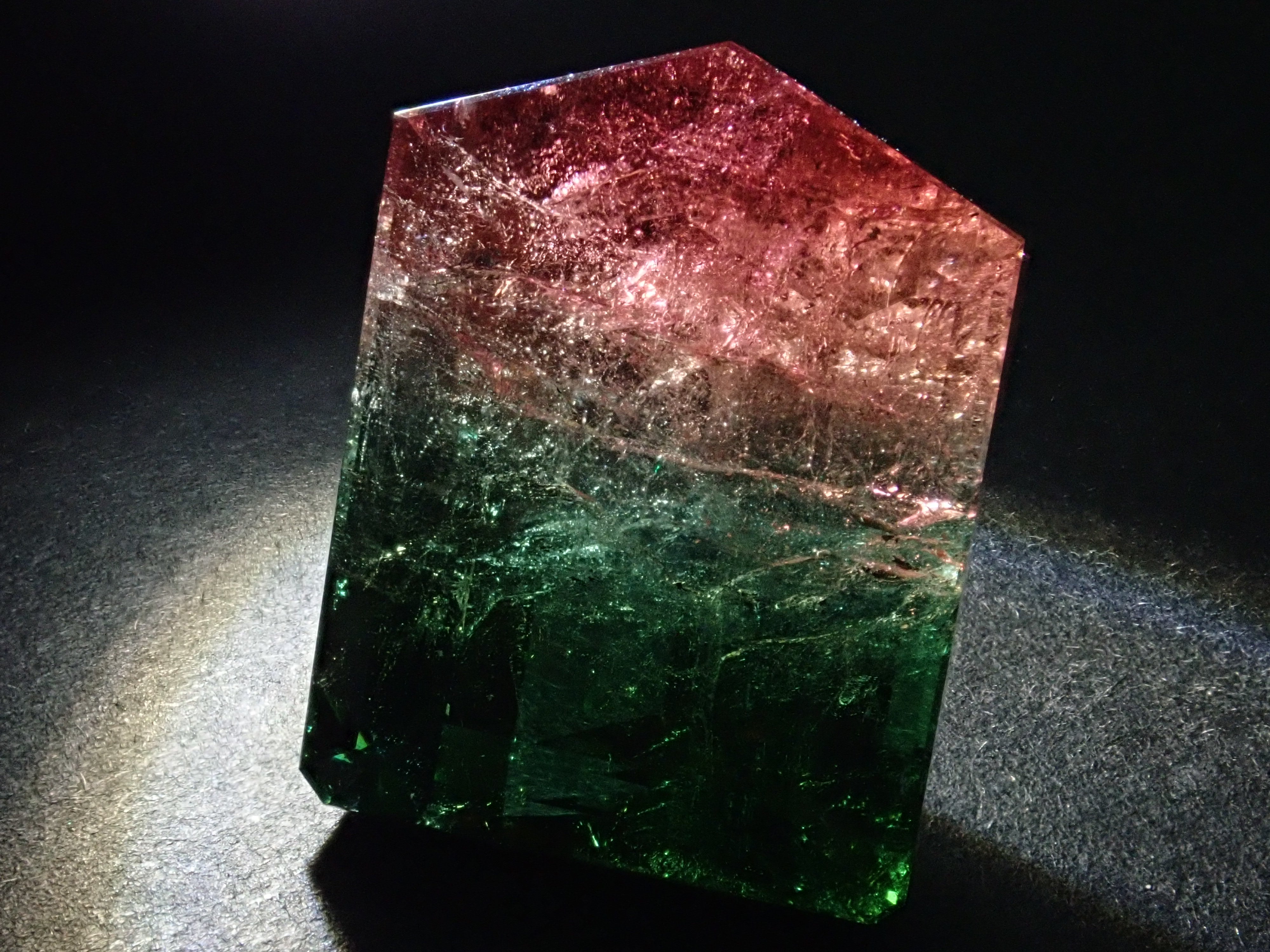 ブラジル産パーティカラートルマリン 32.207ctルース（トリカラー