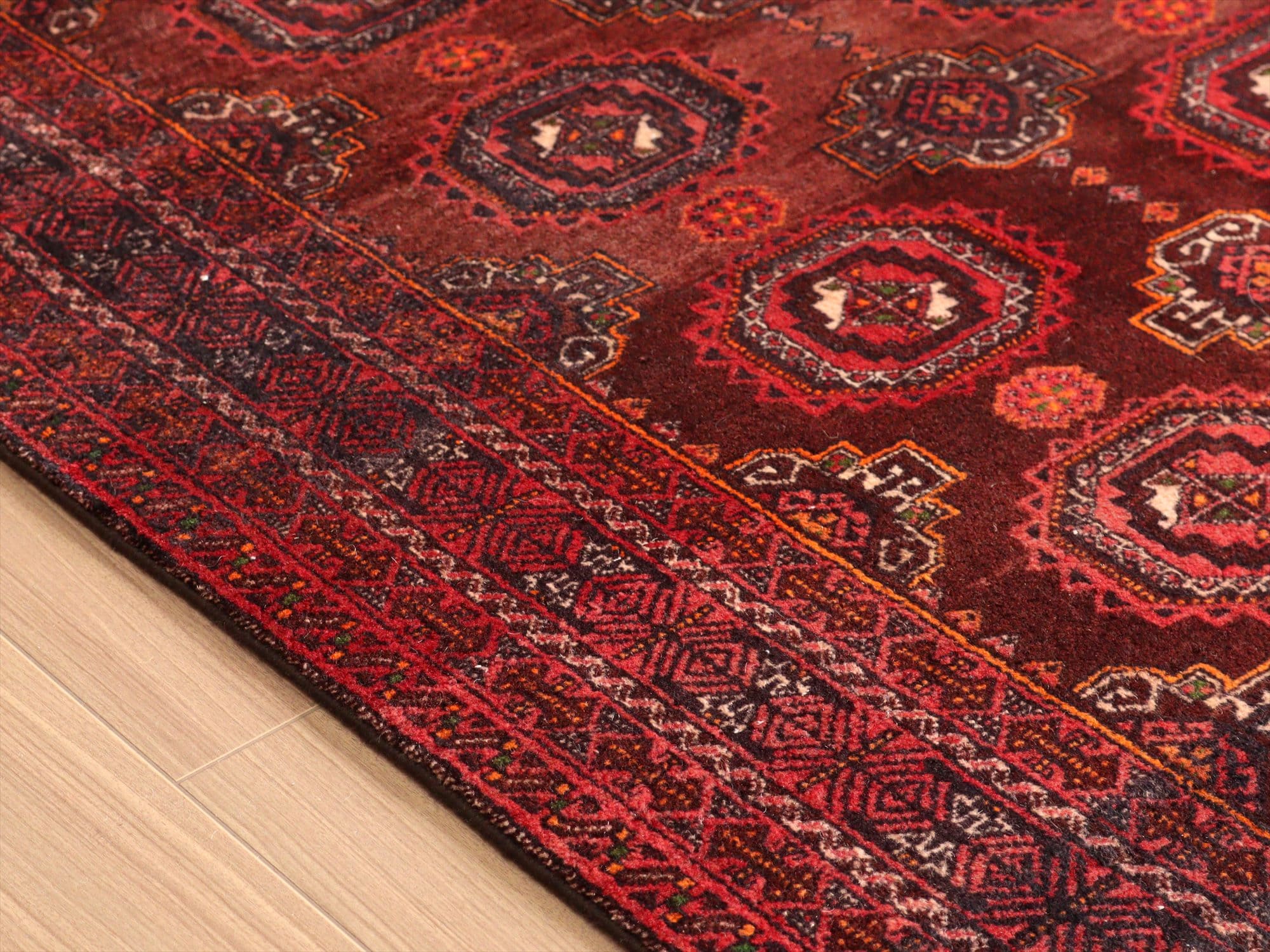 キリムスタイル / バルーチ族の絨毯204×111cm 連なるギュル文様