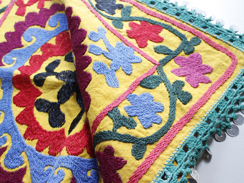キリムスタイル / オールドスザンニ(スザニ)・ウズベキスタンの刺繍布