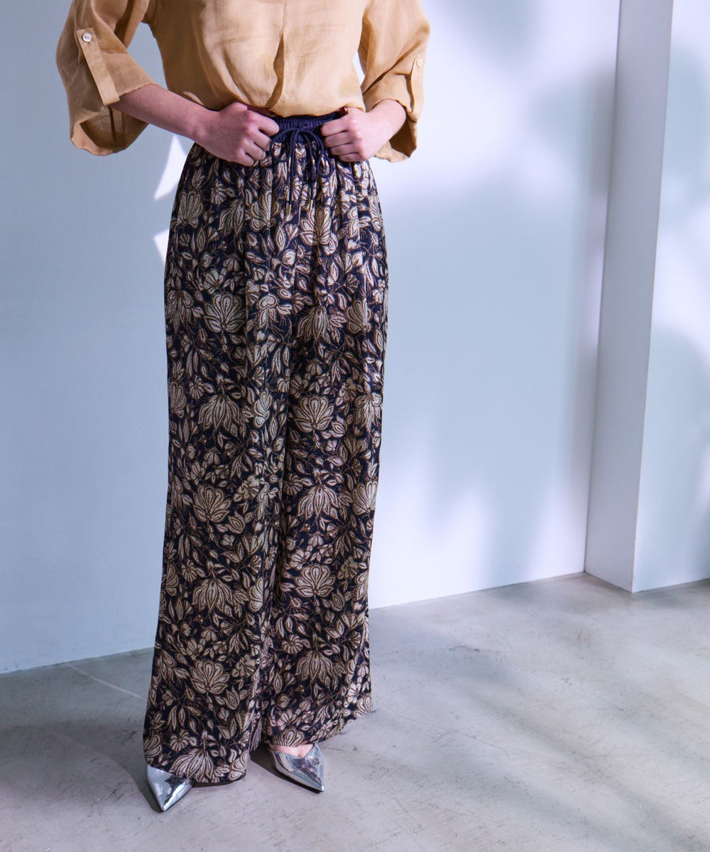 VERY NaVY2025年6月号掲載】フラワーサラササテン タックギャザー