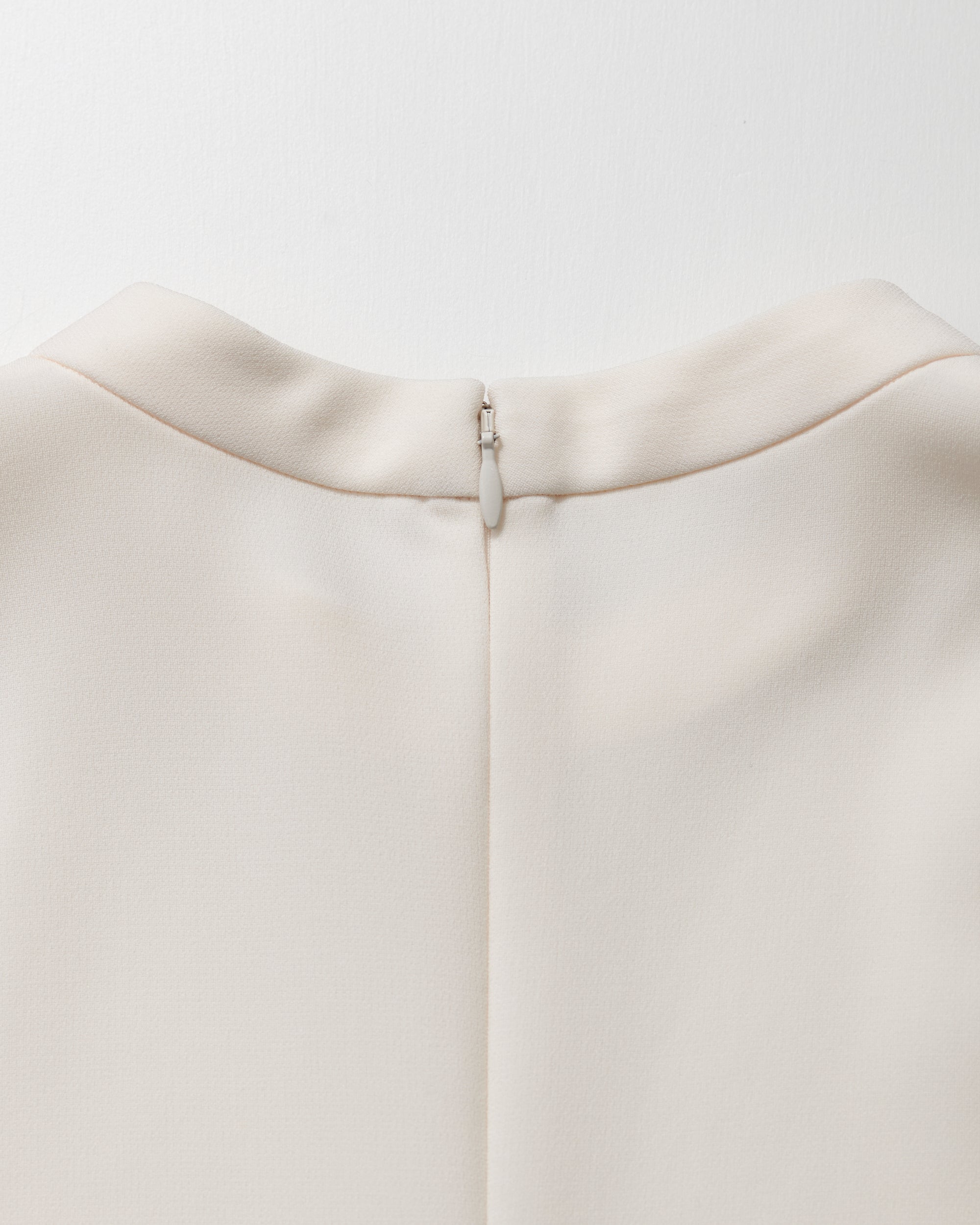 スタンドカラーコクーンブラウス - SOÉJU online store｜上質な大人の