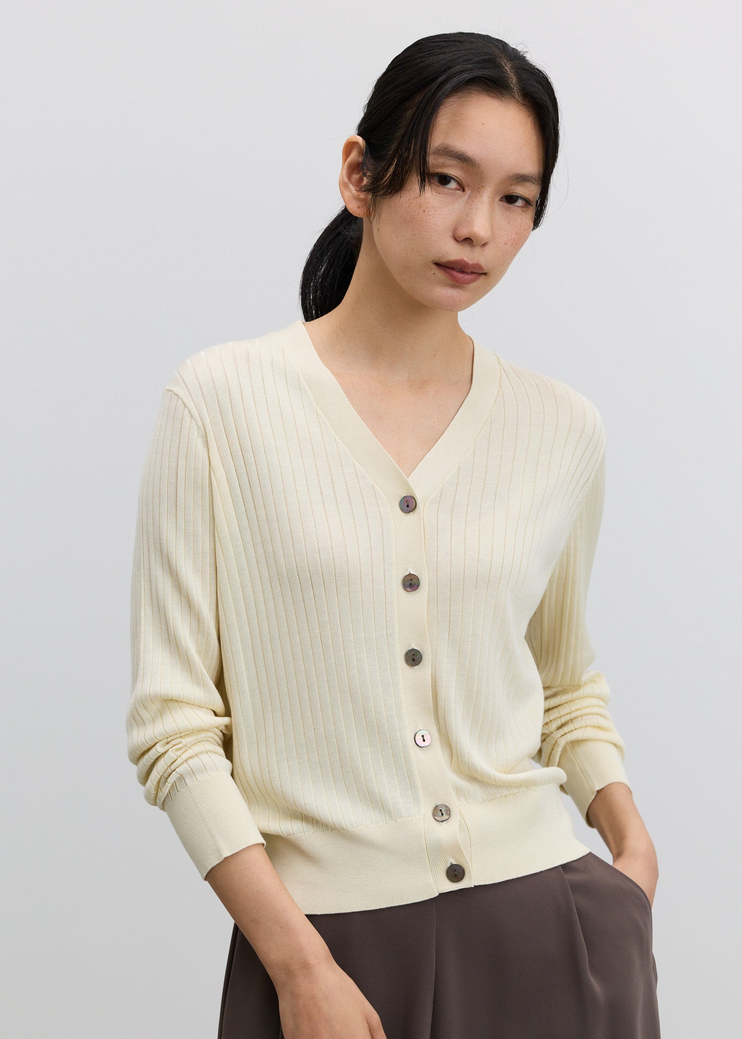 シルクワイドリブVネックカーディガン - SOÉJU online store｜上質な