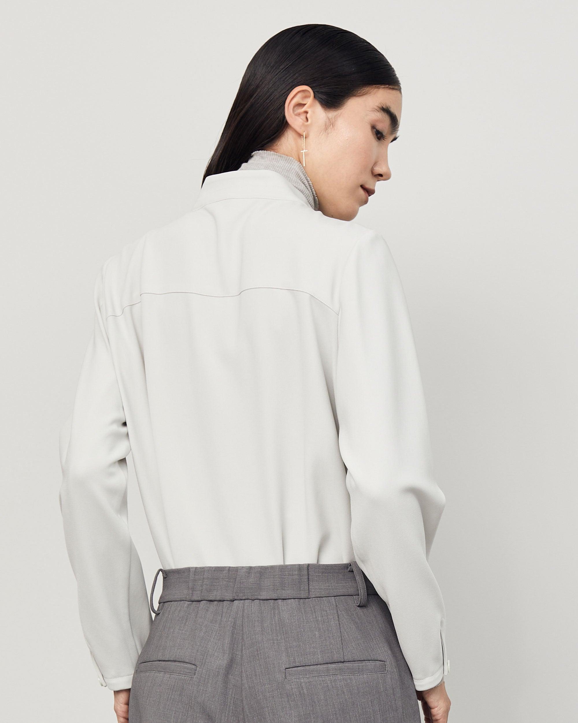 3015y ソージュ スタンドカラータックブラウストリアセテート 紺 M